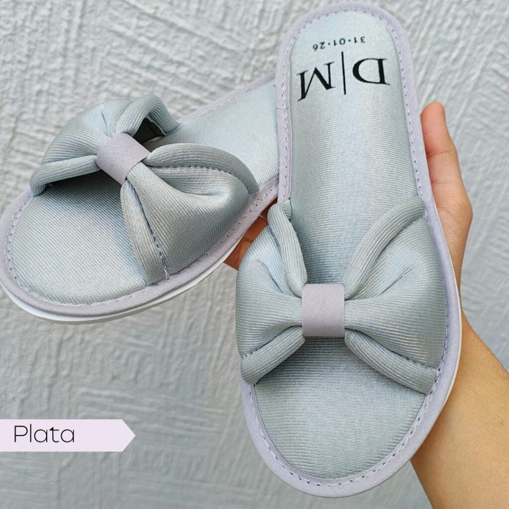 Pantuflas modelo mariposa color plata
