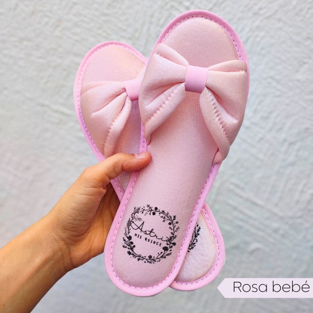 Pantuflas médelo mariposa color rosa bebé