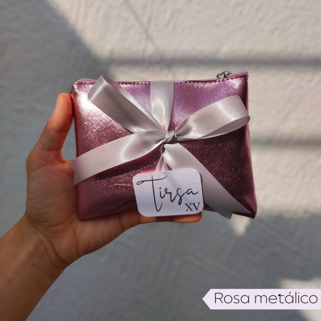 Cosmetiquera mini color rosa metálico marca Babuflas.